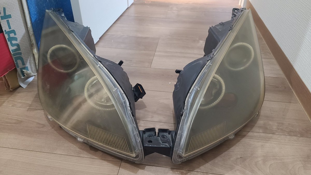 sassou_colt's tweet photo. 拡散希望
Z27AG  イカリングヘッドライト
インナーブラック
(バルブは付かないヨ)
2個セット 1.5万円
千葉県北西部から
#パーツ売ります
#颯爽ショッピング https://t.co/H0isMShMCL