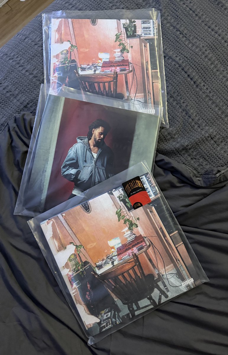 AltTab1st's tweet photo. @coleworldcharts @HITSDD @JColeNC Me right now after collecting all of The Fall-Off vinyls. That stealth edition was a nightmare to get shipped to London back in March! #TheFallOff https://t.co/jexCaBo78F