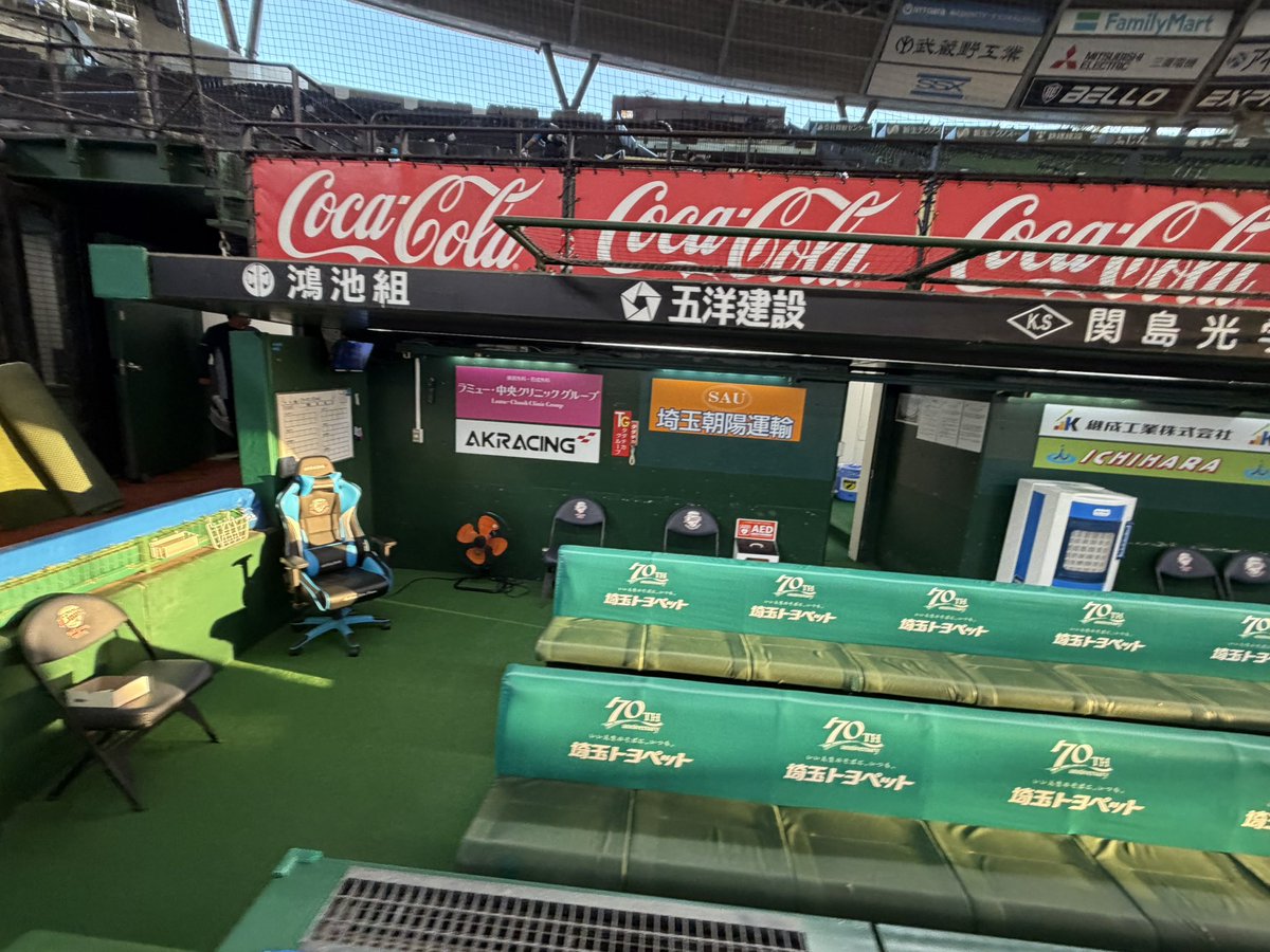 aru79's tweet photo. ベースランニング体験して佐藤太陽くんとハイタッチ！
ベンチも近くで見れて大変満足！ https://t.co/rSmtEWrz7D
