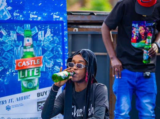 4Lexisow's tweet photo. You carried the workload. Let @CastleLiteUg handle the refreshment.
#TryItAhhh #UgandasBestTastingLite https://t.co/atRSbyWNxw