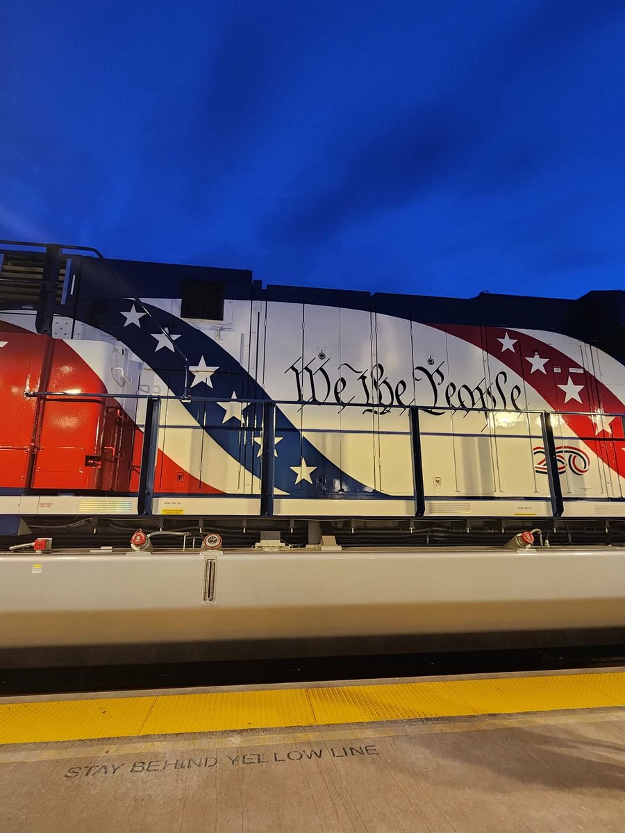 Purposefullylit's tweet photo. "We the people".... BNSF paint scheme to honor the United States 250th.... What a site!! Came through and stopped in Fort Madison IA #bnsf #250th #unitedstates https://t.co/or9Pzv6dOZ