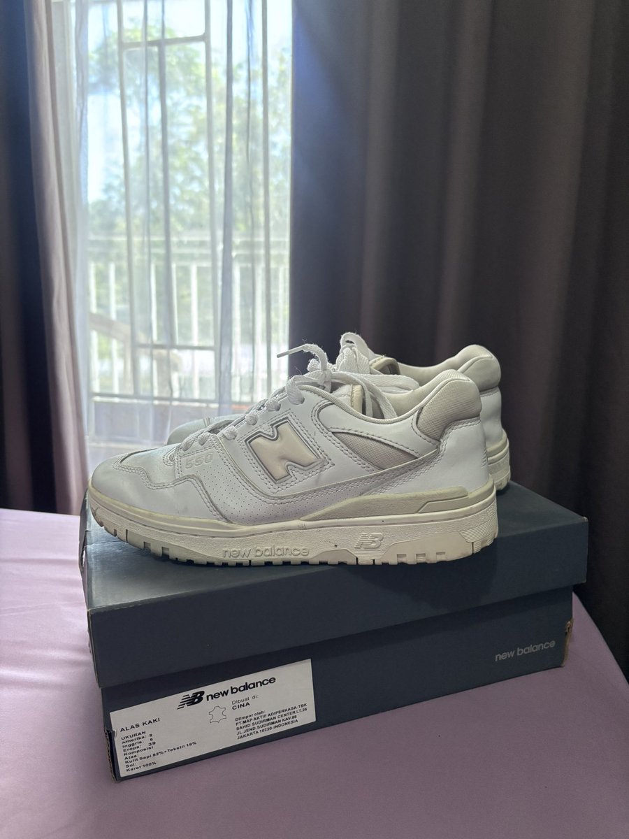 bluecarson_'s tweet photo. 3. new balance 550 silver birch (size 39 aka 25cm) - Rp. 250.000
beli pas awal release jugaa (udah lama), tapi ini juga jarang bangett kepakee, pemakaian daily
- masih ada box￼ https://t.co/WUF0REksfv