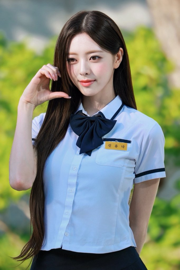 bling1209's tweet photo. 자연광 교복 유나 미쳤다는말밖에 안나옴..... https://t.co/f9JCeUFOHr
