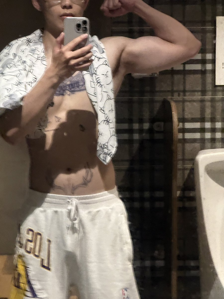 ZanderTop1's tweet photo. OOTD https://t.co/Svlt9uJ2FZ
