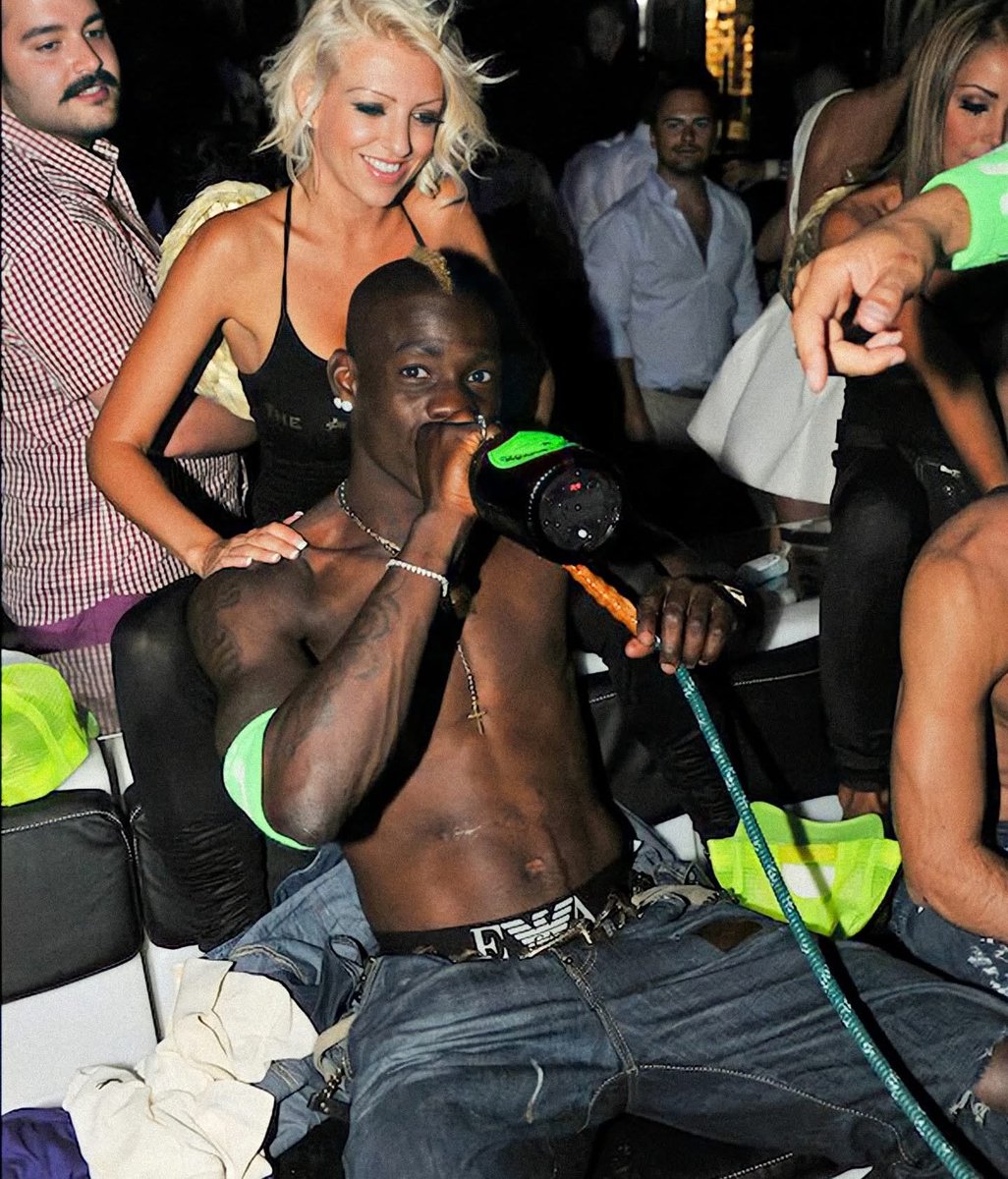 FootyTimeless's tweet photo. 🔙 Mario Balotelli 🪩🍾 https://t.co/BA8S4kaXUS