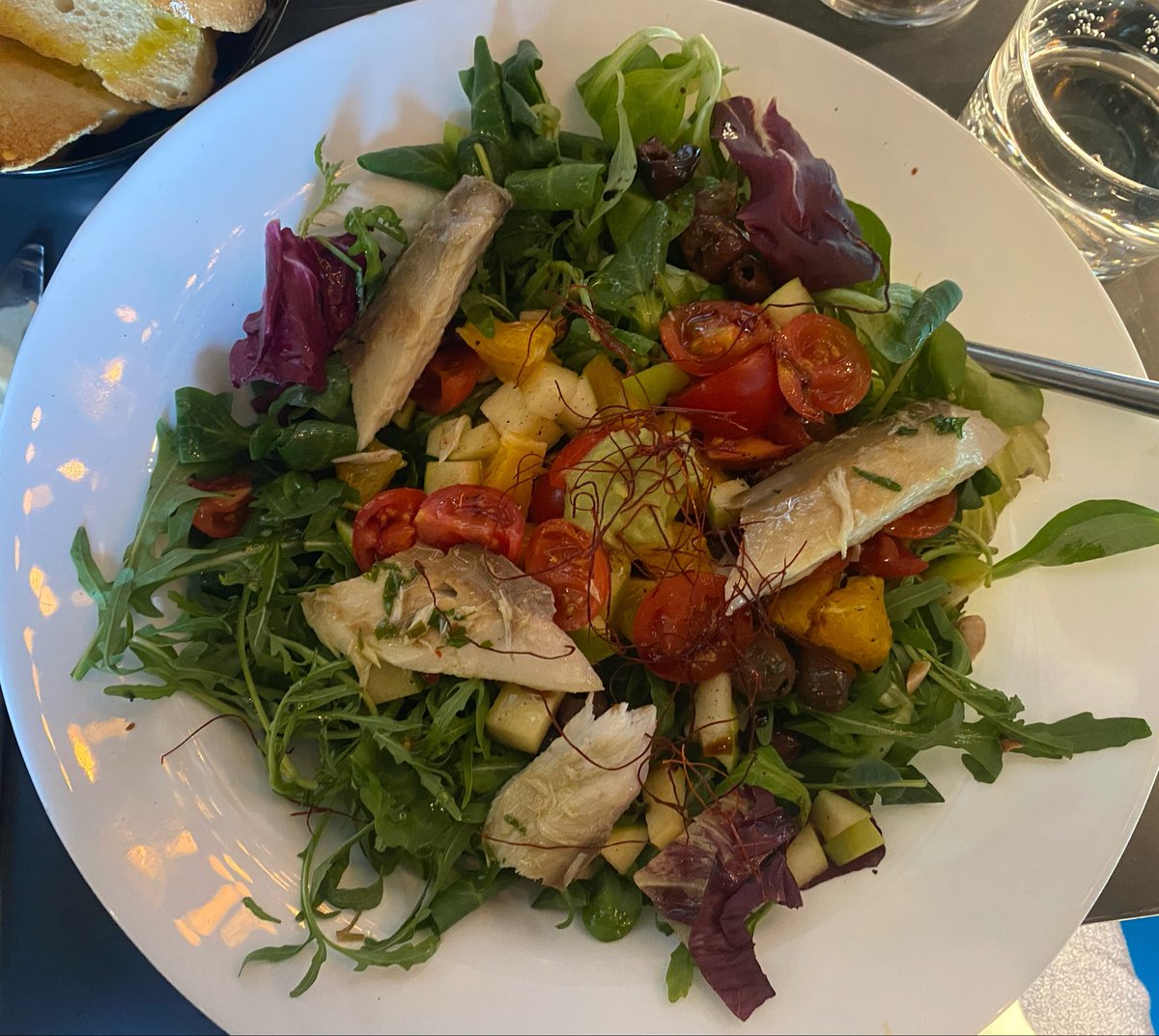 rossellaronconi's tweet photo. È tempo d’insalata! 😋
#cibosano #insalata #sgombro
#buonpranzo 🥗 https://t.co/sLyztkdpyd