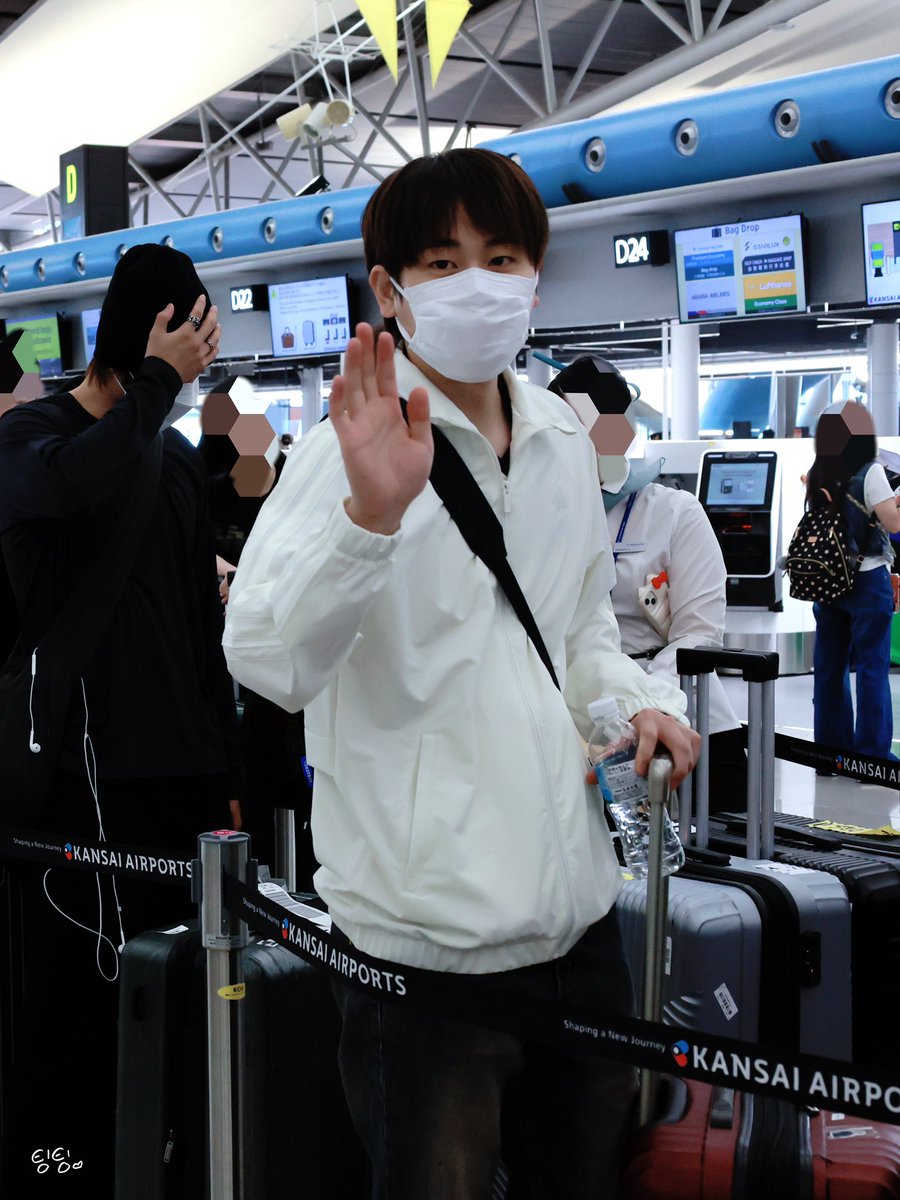KHsane0802's tweet photo. 260530 KIX DEPARTURE

#DKB #다크비 
#지케이 #김광현 #GK #광현 https://t.co/4Bg7AEwnJF