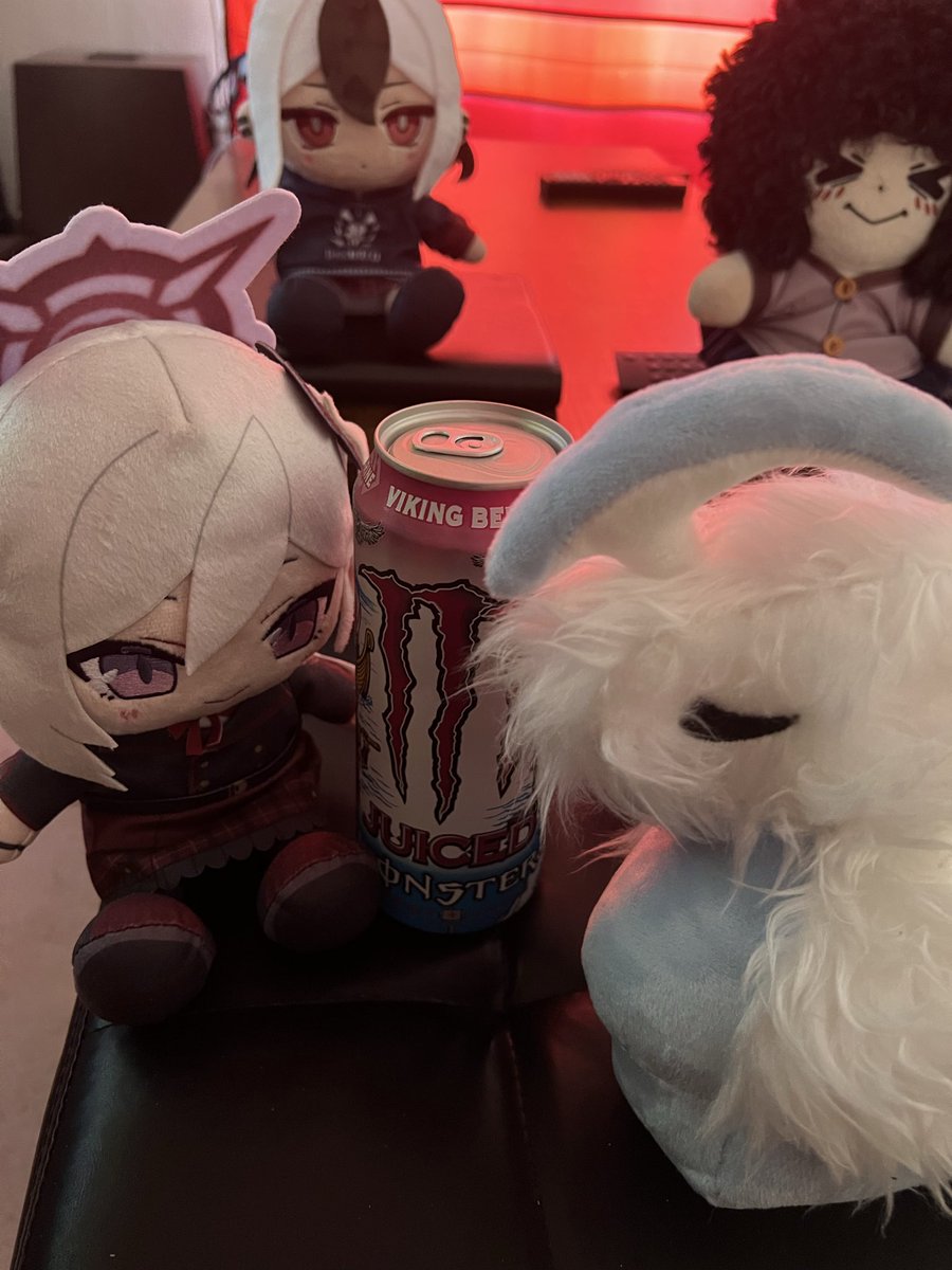 Rawzbeef's tweet photo. The thrumbo like monster too

Never kill yourself, and drink it ! https://t.co/1GtbCEKVNY