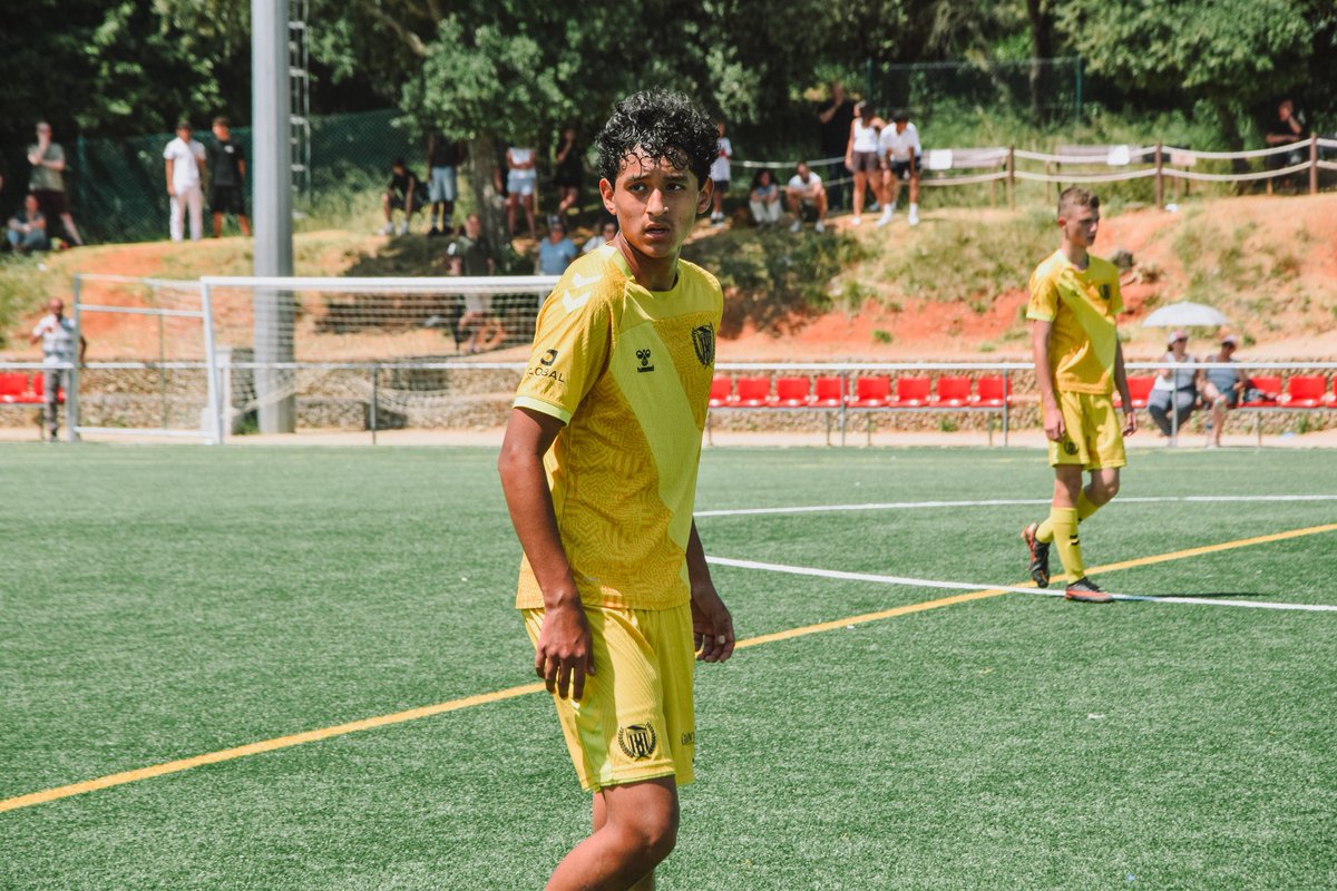 CELHFutbolBase's tweet photo. 65' | Últims 5️⃣ minuts de partit.

Fins el final!💪

@GFCAcademia 1-0 @CELHospitalet 

#GironaHospi #CopaCat
#SomhiHospi #SomFutur https://t.co/pwNxyazob1