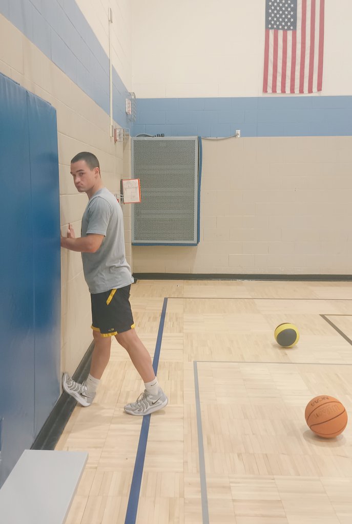 kmheck's tweet photo. Gym OPEN. One of best ways to become better 🏀 player. 📚 🏀 https://t.co/ViagUOqbvf
