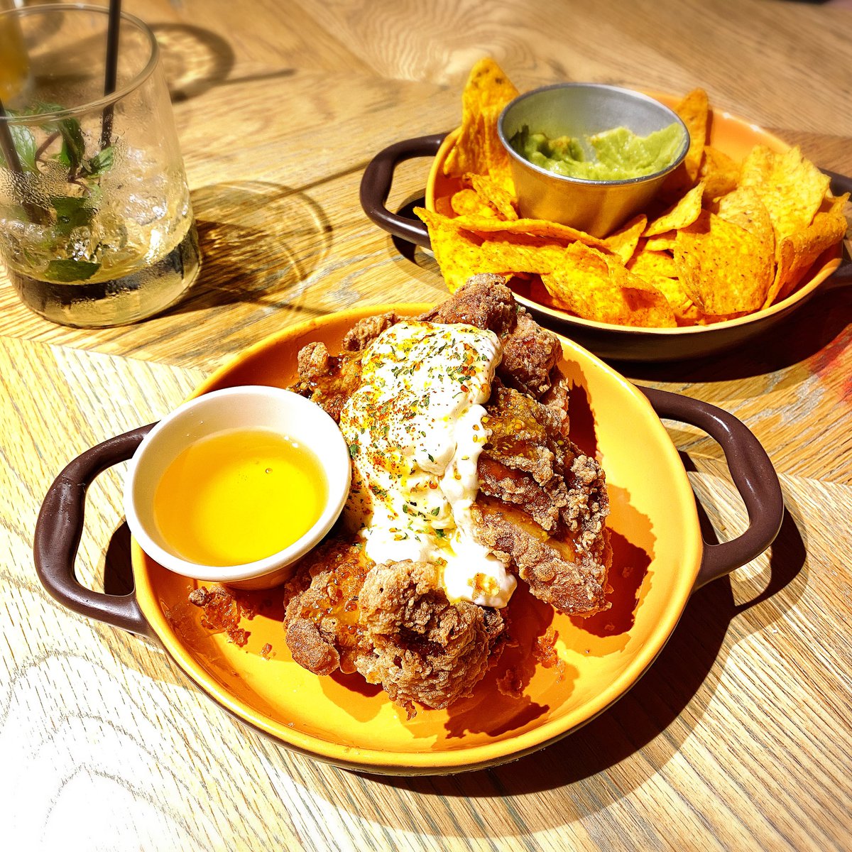 ハワイアン🌺料理。マイタイ飲んでチップスとワカモレ、ポキ丼食べたよ! 