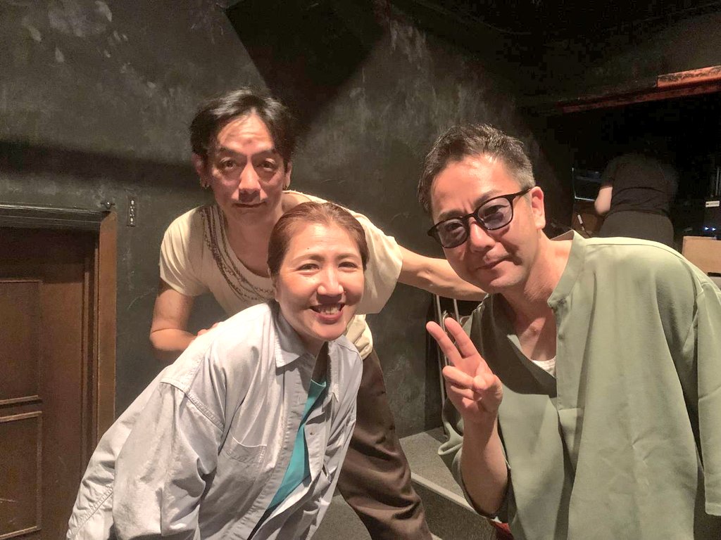 SOTOGUMI's tweet photo. 📢初日まであと3日

今日は稽古前に #Kトゥエンティワン 「俺、役者やめます」を観劇🎫

脚本に込められた丁寧な情熱が心地良い作品💮
超満員も納得の面白さ👏

さぁ‼️良い刺激を受け取って、次は座長が魅せる番です😄

#三上潤 扱い
https://t.co/EBO3XLH2Cp

#外組
#イージーモーション
#カタルシス https://t.co/ZOkbalcFhY