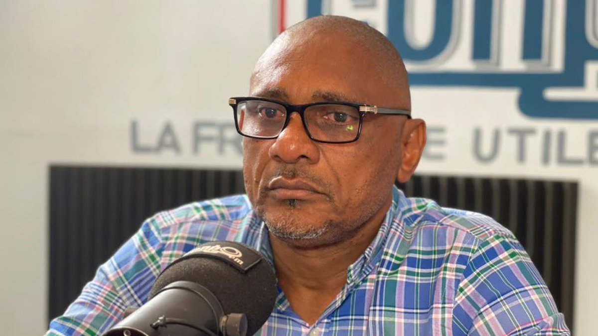 central_sage's tweet photo. Les kinois signent une pétition pour demander le retour de @MulumbaGecoco à l’hôtel de ville . 

Les kinois jugent qu’il est le seul qui peut faire de Kinshasa la belle . 

Nous sommes à 70.000 signatures depuis hier . https://t.co/dLbdhbvvDF