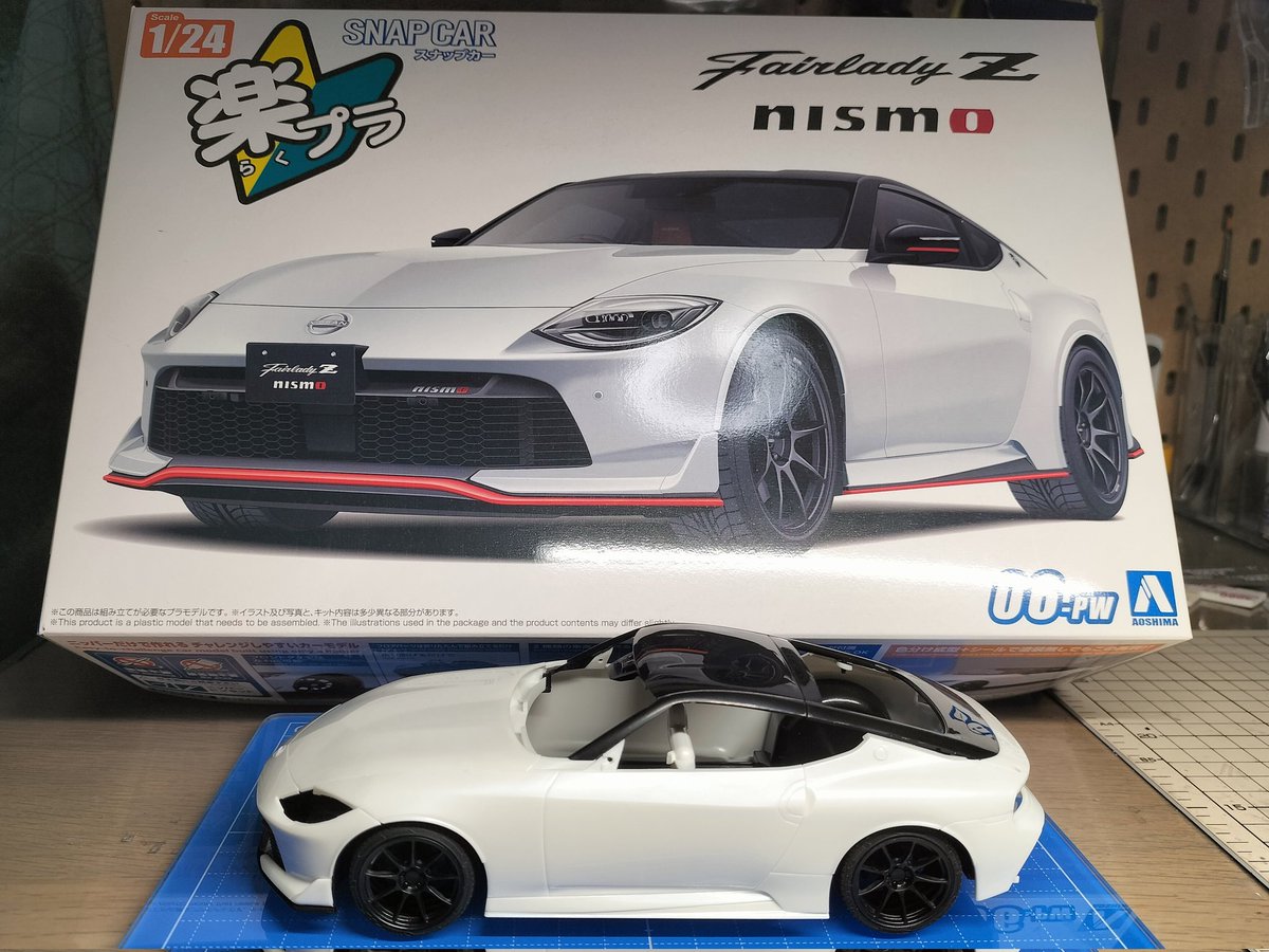 Bonzo307's tweet photo. 次もサクッと作りたい、ので #アオシマ楽プラRZ34NISMO BホワイトPカラーのキットですが、NISMOステルスグレーに塗ろうと思います。 https://t.co/WwR6rg0Wsz