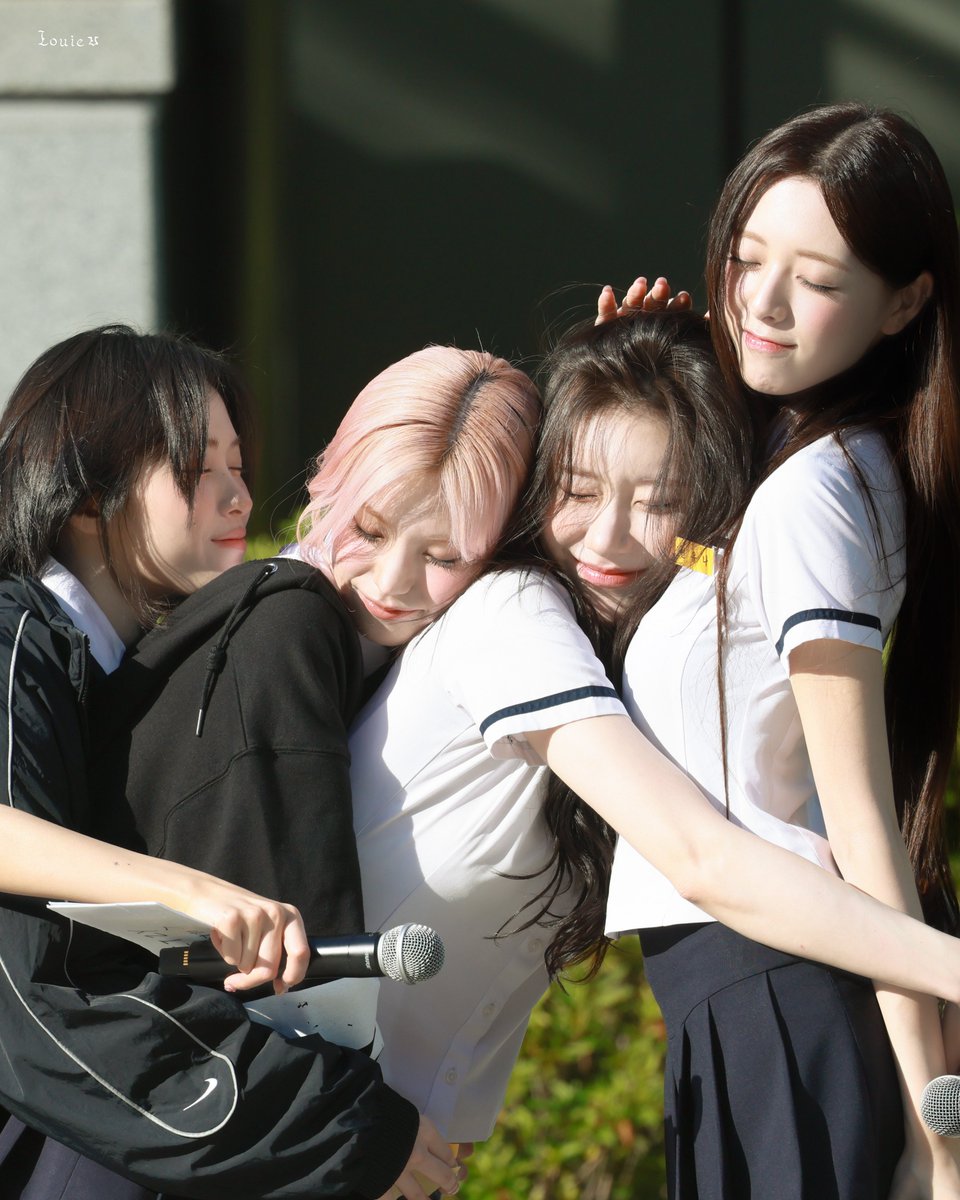 kpop_louie's tweet photo. 260530📷 - KBS
키 순서 🩵🍬🖤💟🩷

#ITZY #MIDZY #있지 #믿지 https://t.co/CPX34hSwPg