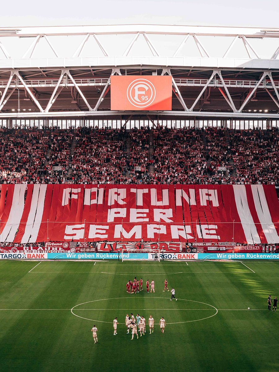 f95's tweet photo. Über 720.000 Zuschauer, mehr als 42.000 im Schnitt, wunderschöne Choreos und Support in den bittersten Stunden bis zur letzten Sekunde! 🫶

DANKE! ❤️🤍 Wenn wir auf dem Platz so stark gewesen wären wie Ihr auf den Rängen, wäre alles anders gekommen. 

#f95 | 🔴⚪️ https://t.co/qSp8yHtPhn