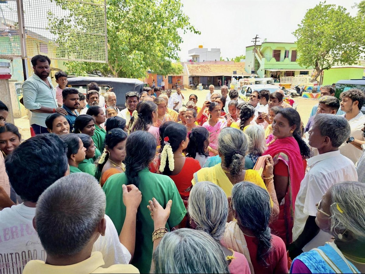 Sowmiyanbumani's tweet photo. இன்று, தருமபுரி சட்டமன்றத் தொகுதிக்குட்பட்ட மாட்டுக்காரனூர், ஆட்டுக்காரன்பட்டி, கடகத்தூர் உள்ளிட்ட பகுதிகளில் மாம்பழம் சின்னத்தில் பெருவாரியான வாக்குகளை வழங்கி, வெற்றி பெறச் செய்த பொதுமக்களை நேரில் சந்தித்து, அவர்களின் கோரிக்கைகளை கேட்டறிந்து, நன்றி தெரிவித்த போது.!

#PMK | #DHARMAPURI