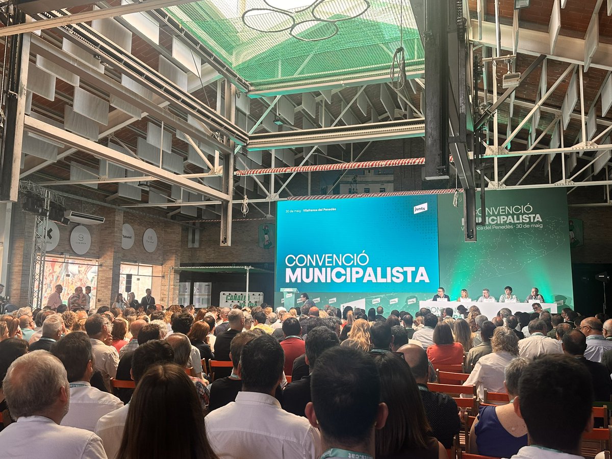 pepcoma's tweet photo. M’ha sorprès que a la convenció municipal de @JuntsXCat el mapa de Catalunya sigui el de la divisió provincial, i més fent-la a Vilafranca del Penedès… https://t.co/6mASWvZTV8