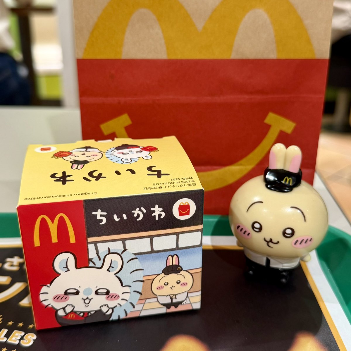 sweetsmiley19's tweet photo. 去年のハッピーセットに引き続き、今回も一発で推しのうさぎが来てくれたよー🐰
机に一緒に並べよう🥰
#ちい活 https://t.co/rxLOCOBSjj