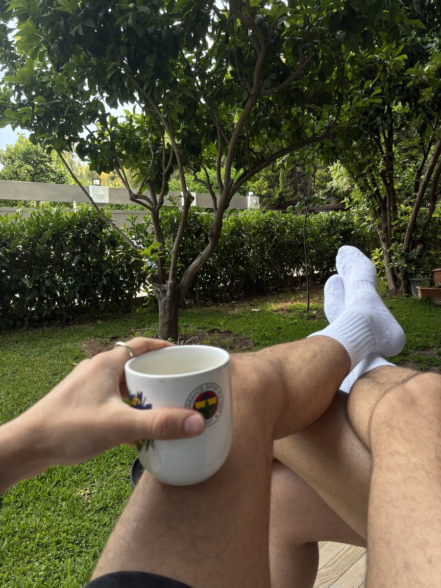 onurebasta's tweet photo. Günaydınlar beyaz çorap sevdalıları 🧦 https://t.co/zNB6Iv1Nr2