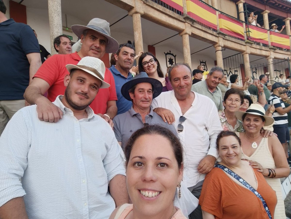 AntuanLabrador's tweet photo. @AytoSanEsteban se vuelca con Marco Pérez allí donde va. Nuestro paisano sigue creciendo y mostrando talento, arrojo y una decisión descomunal. Ayer en Cáceres realizó una faena de muchos quilates a 'Austero'. Dos orejas, puerta grande y a seguir demostrando el gran torero que es https://t.co/zmhRfh3NgD