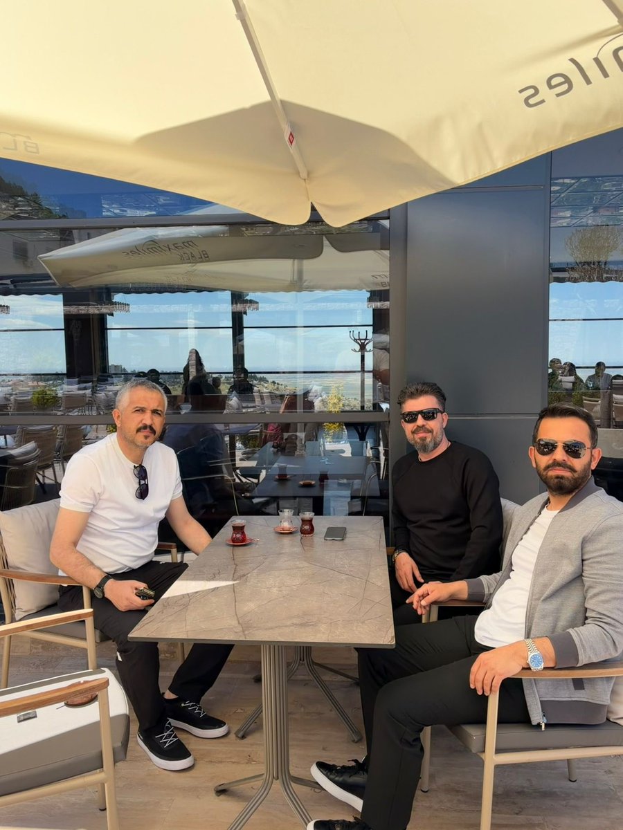 PetrolSendikas's tweet photo. Kayseri PÜİS İl Başkanı Sayın İbrahim Polat ile Kayseri Üniversitesi Rektör Yardımcısı Prof. Dr. Sayın Oğuz Özal, Mardin PÜİS İl Başkanı Şehmus AYDIN’ın ev sahipliğinde Mardin’de ağırlanmıştır.
@imran_okumus @sehmusaydin06 https://t.co/BYOeSj75yL