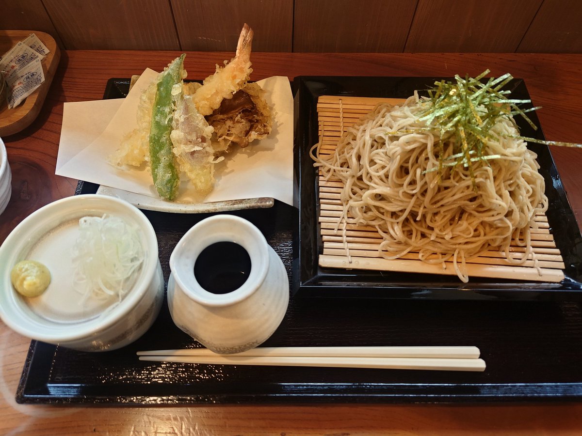 ked772's tweet photo. お蕎麦食べてデザート食べて休日を謳歌している https://t.co/NUyt3GNQAc
