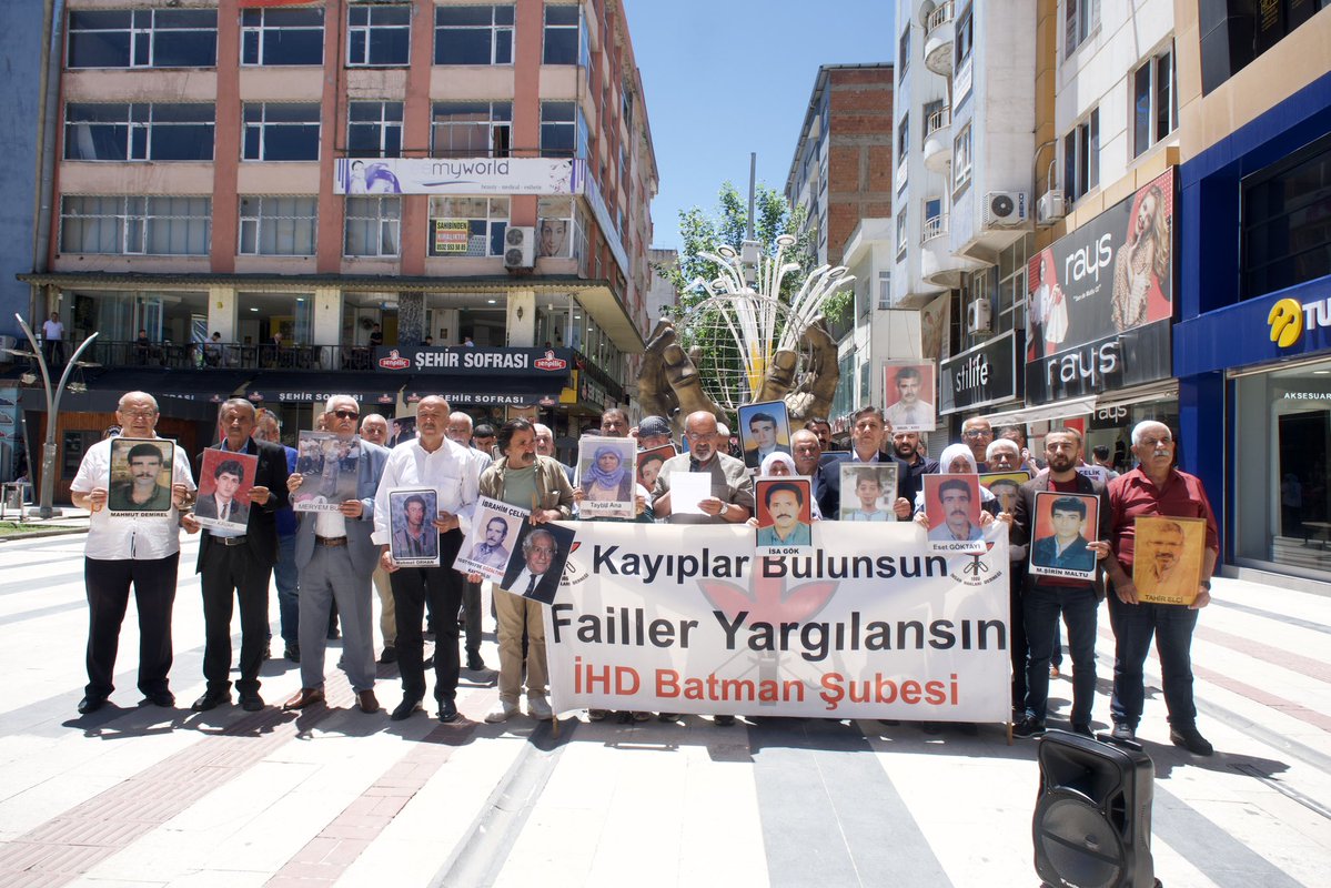 batmanihd's tweet photo. 739. HAFTA: İSA GÖK'ÜN AKIBETİ SORULDU

Şubemiz ve kayıp yakınları olarak, “Kayıplar Bulunsun, Failler Yargılansın” eyleminin bu haftasında;

1994 yılı haziran ayında Batman’da kaybedilen İsa Gök’ün akıbeti soruldu. https://t.co/s2NO6CHfWm