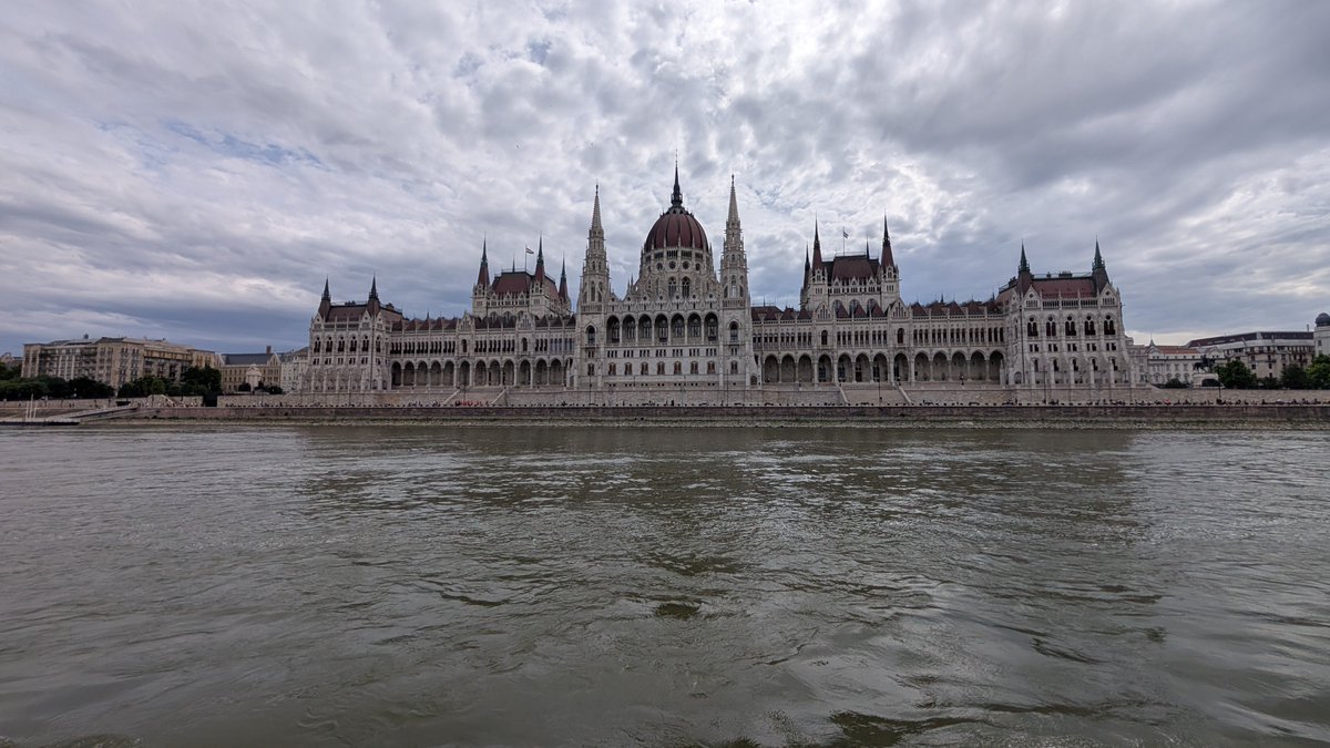 JasonStewart74's tweet photo. Hungarian Parliament Building.

Impressive. #Budapest https://t.co/R68XW3HSRz
