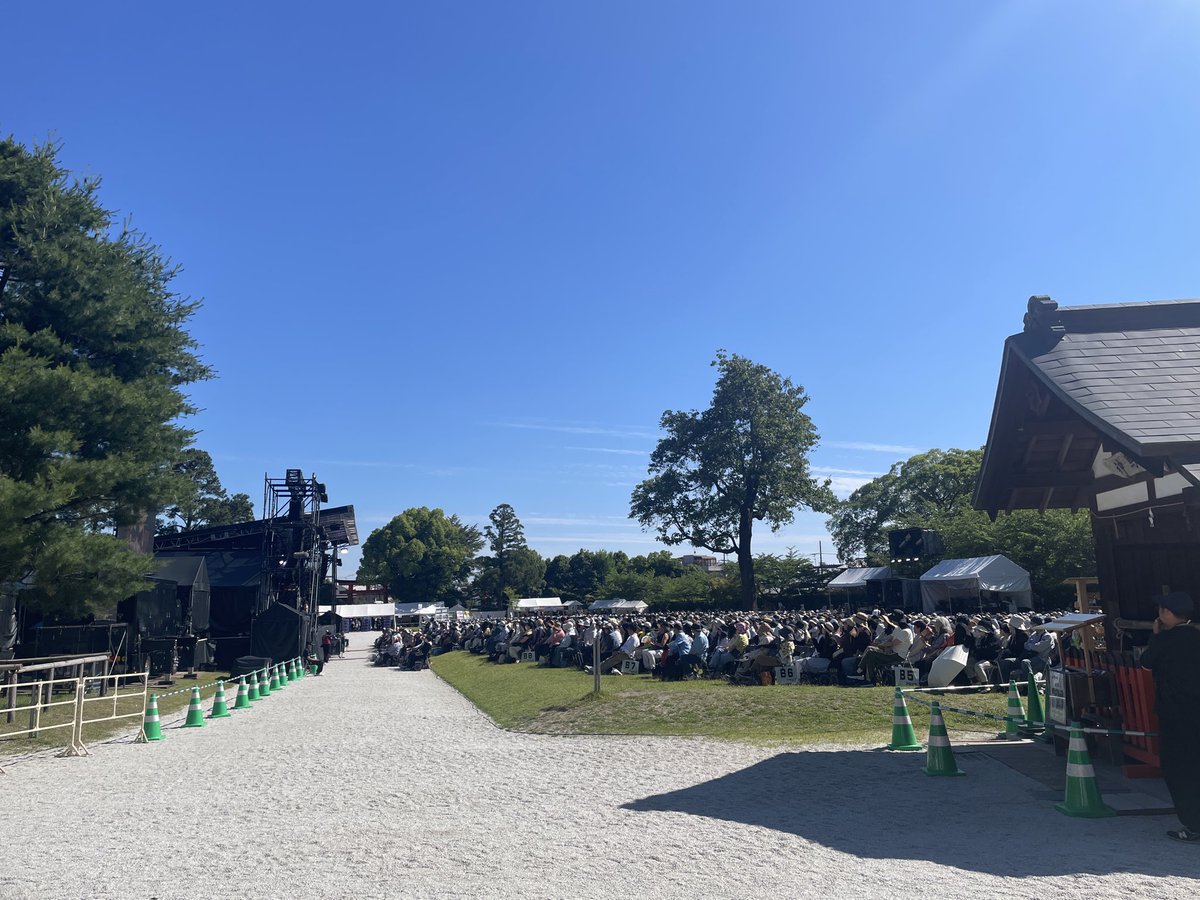 HirokiKashiwagi's tweet photo. 葉加瀬太郎音楽祭京都上賀茂神社初日無事終了！
アーティストの皆さんの熱い音楽満載の1日でした。
明日もありますがご来場される方は熱中症対策を充分にして下さいね☺️
#葉加瀬太郎音楽祭
#林英哲
#沖仁
#KREVA
#小松亮太
#平原綾香 https://t.co/9CQHBAoDG1