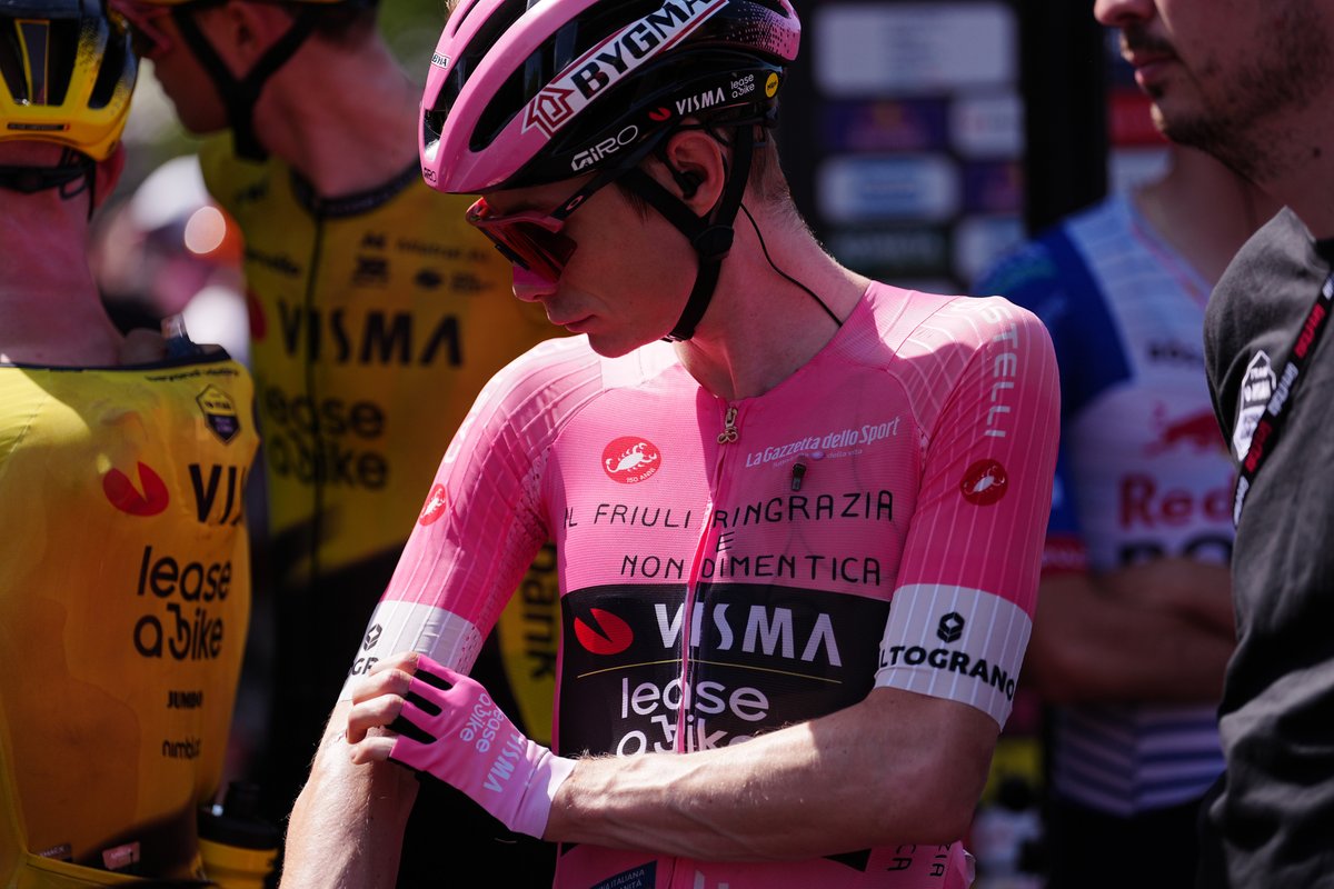 giroditalia's tweet photo. A special Maglia Rosa celebrating a deep bond with Friuli 🩷

Una Maglia Rosa speciale per un legame indissolubile con il Friuli 🩷

📸 https://t.co/fgAzwRdomw | LaPresse | @tony_esnault 

#GirodItalia | @visitfvg @GemonaTurismo https://t.co/S9bWqGa0I2