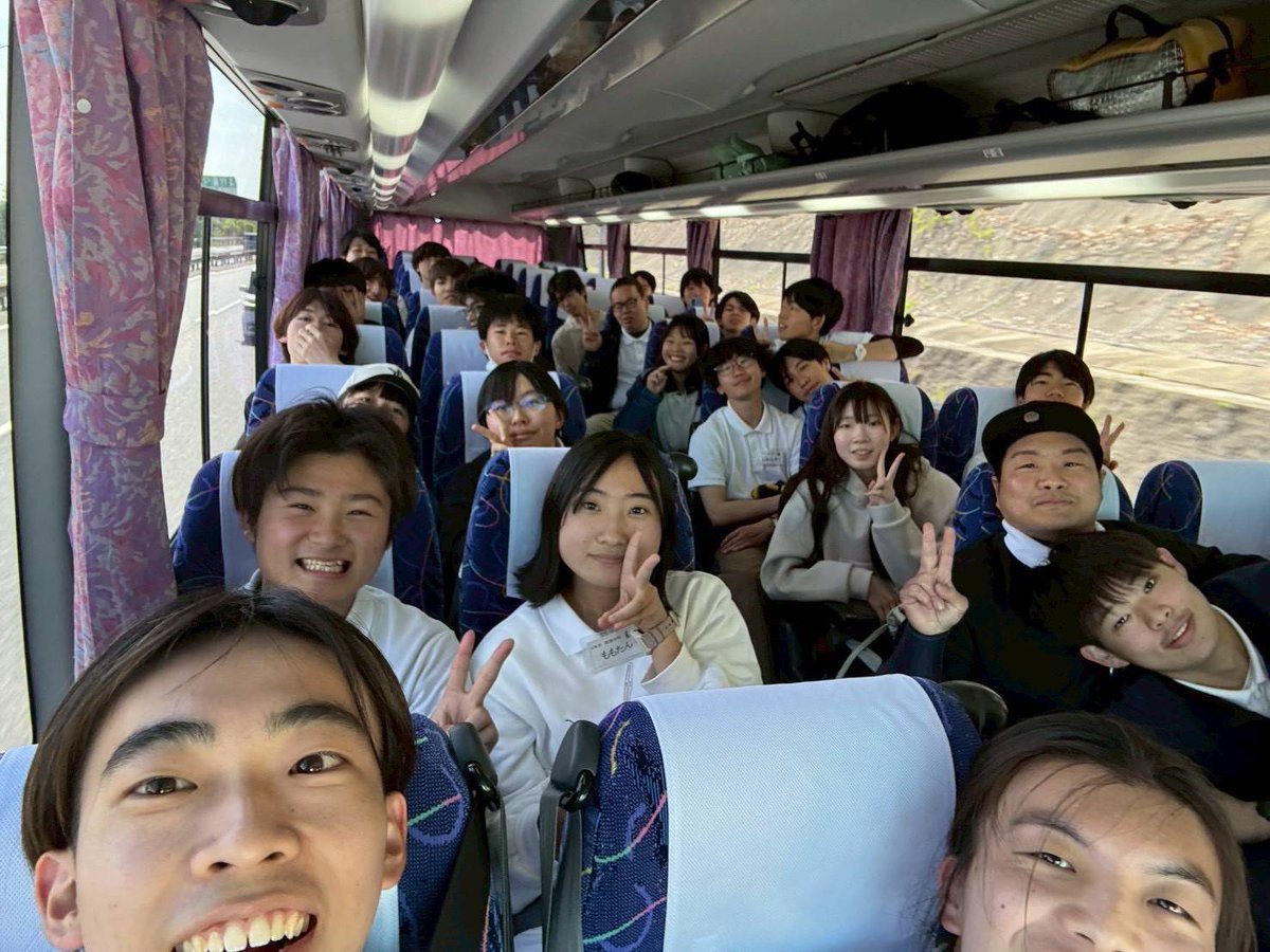 volusuta19's tweet photo. 【活動紹介】

🏮5月すさみ町活動🏮

5/2(土)〜5/5(火)に和歌山県すさみ町にて、「イノブータン王国建国祭」のお手伝いをしました！🙌🏻

また、TMSとして地域の方のお手伝いや地元のお話で盛り上がり、交流することができました！😆

#摂南大学
#摂南大学ボランティア・スタッフズ
#新入生募集中 https://t.co/T9ixEC0dlZ