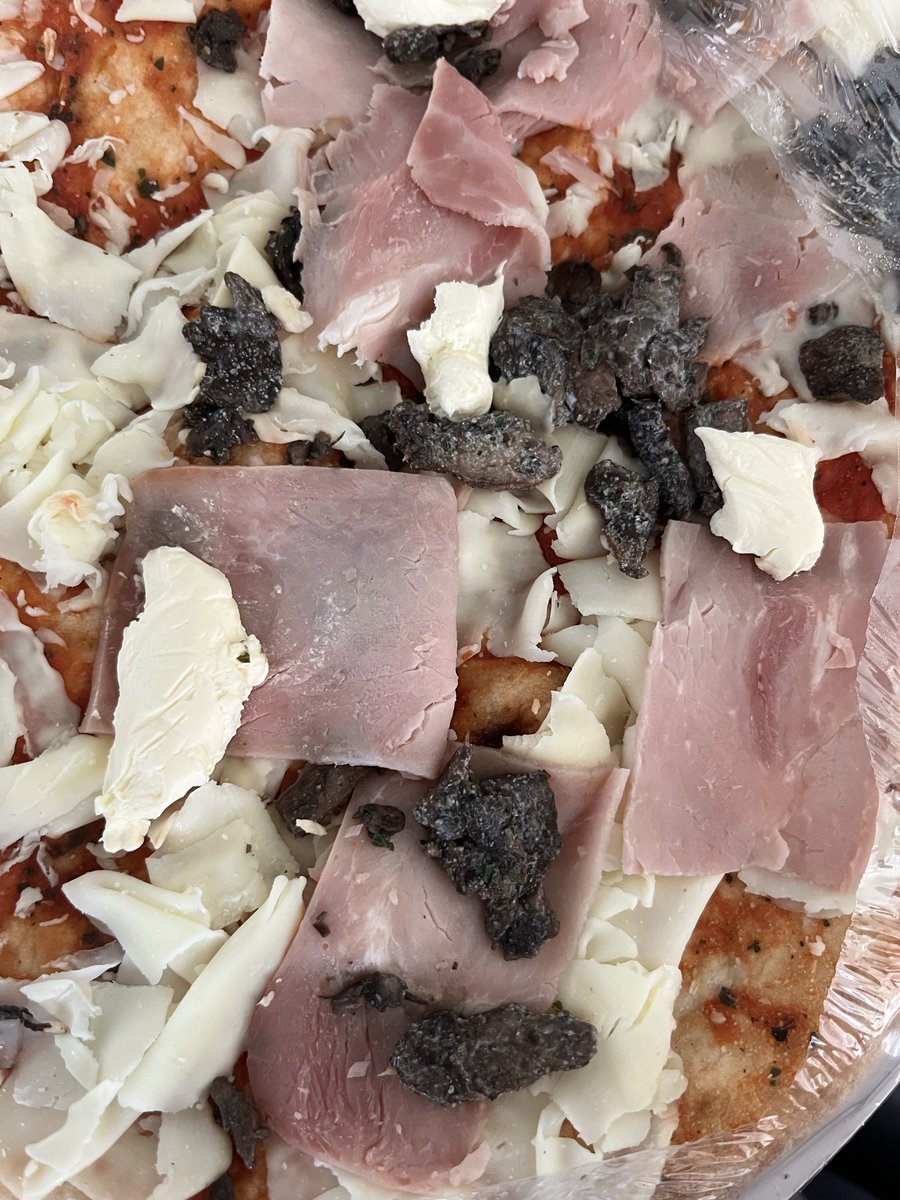 KostrevCat's tweet photo. @sainsburys there’s mould on your pizza I bought yesterday and it smells really really bad 😞 can you help? https://t.co/K0AI9rHGhj