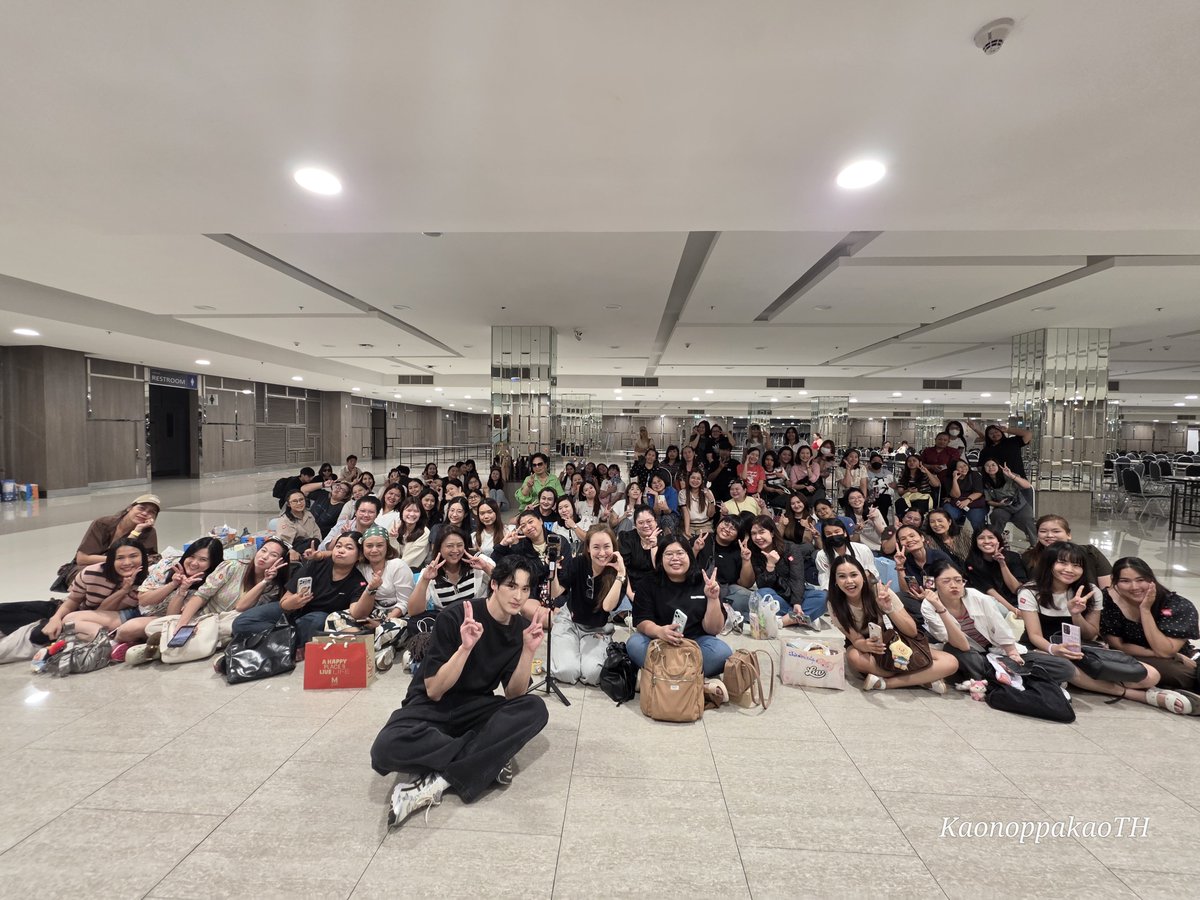 KaoNoppakaoTH's tweet photo. 💚✨ ขอบคุณทุกคนที่มาให้กำลังใจน้องเก้าทั้งทางหน้างานและทางหน้าจอในวันนี้นะคะ ขอบคุณทุกคนที่มาร่วมสร้างความทรงจำดี ๆ ในงาน #NUUIxThaifex2026WithKao ด้วยค่ะ การได้เห็นทุกคนมาร่วมส่งกำลังใจให้น้องเก้าอย่างอบอุ่น ทำให้บรรยากาศในวันนี้เต็มไปด้วยรอยยิ้มและความสุขจริง ๆ🙏✨

วันนี้ฝนตกหนักมากเลย ☔️ ขอให้ทุกคนเดินทางกลับบ้านกันอย่างปลอดภัย และอย่าลืมหาอะไรอร่อย ๆ ทานเติมพลังกันด้วยนะคะ 🍜💕

ฝากเป็นกำลังใจให้น้องเก้ากันแบบนี้ไปนาน ๆ เลยนะคะ ขอบคุณที่อยู่เคียงข้างและเติบโตไปด้วยกันเสมอเลยนะค้าบบ✨🫶

KAO X NUUIWORLD 
#number_9th 
#งุ้งงิ้งๆของนพเก้า