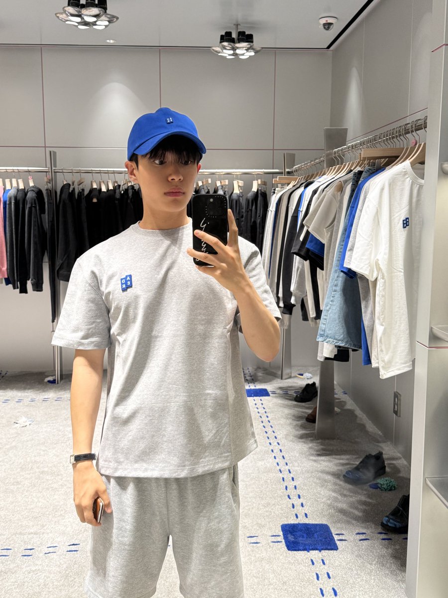 hello_slp's tweet photo. 아더에러 첨 사보��데 어울리나요?#게친소 #ㄱㅊㅅ https://t.co/lGpqNhRFmg