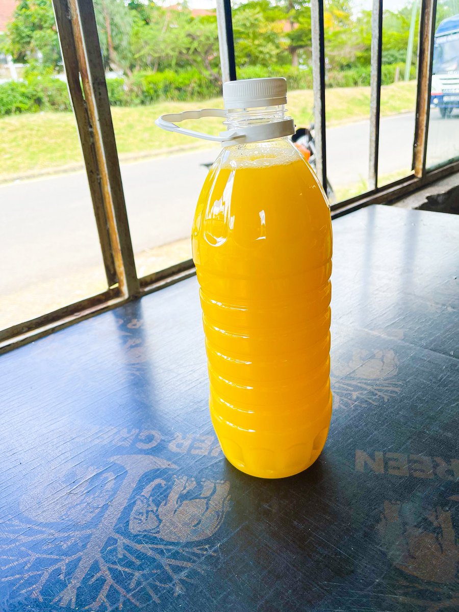 mcgrayjuice's tweet photo. In the making of fresh orange juice 🍊

No additives. Just squeezing the juice from the fruits https://t.co/DdOSt3urMS