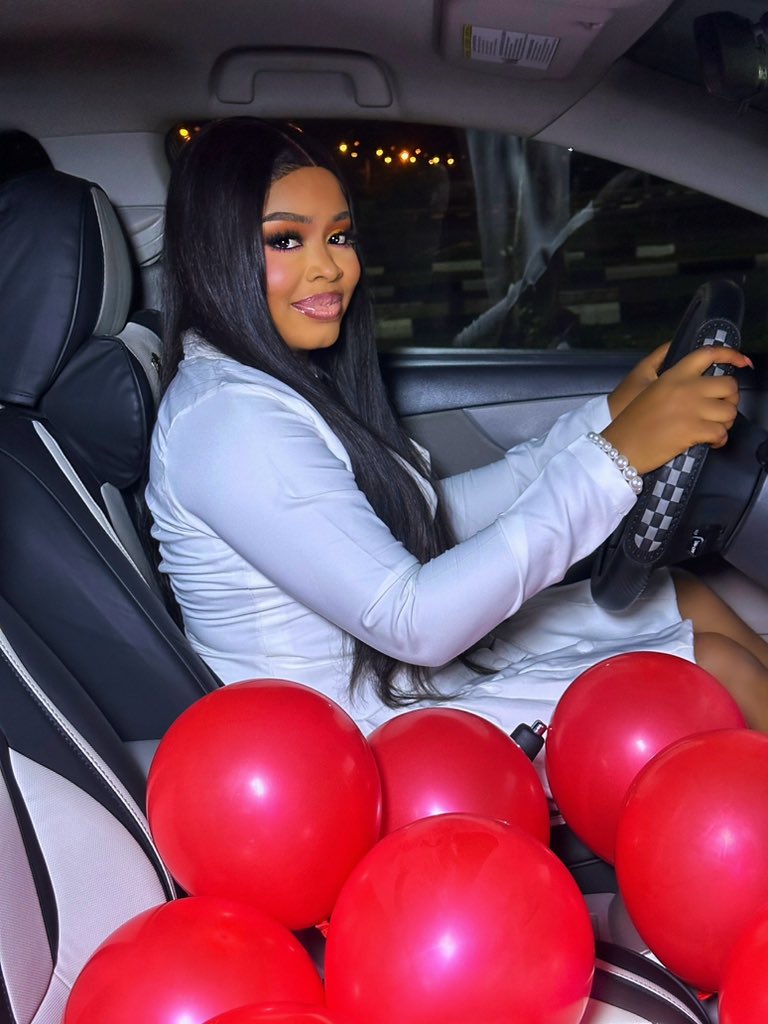 Esther_amaka23's tweet photo. Digital Marketing has blessed me beyond words🥹🥹🎉🎉.

I’m super grateful I said yes to this Business🙌🙌

Two car keys and a house in my 20’s 🚘 🔑 🏠 

Thank you Jesus 💃💃🥰🥰🥰🙏🙏 https://t.co/1mRPyXybPY