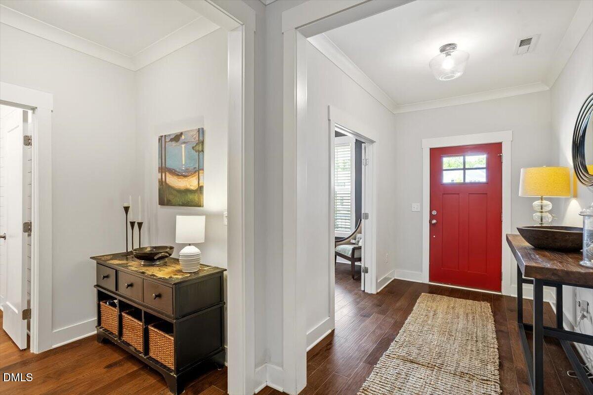 McCormickTeamRE's tweet photo. 345 Chauncey Circle, Chapel Hill, NC, 27516
3 bed | 2.5 bath 2368 Sq. Ft.
Active | 625000
https://t.co/PSVMj6RABF
Rare opportunity to own a home with a main-level primary suite, screened porch, and beautifully landscaped fenced yard backing to peaceful woods! Tucked into a... https://t.co/OAIPOGIq2K
