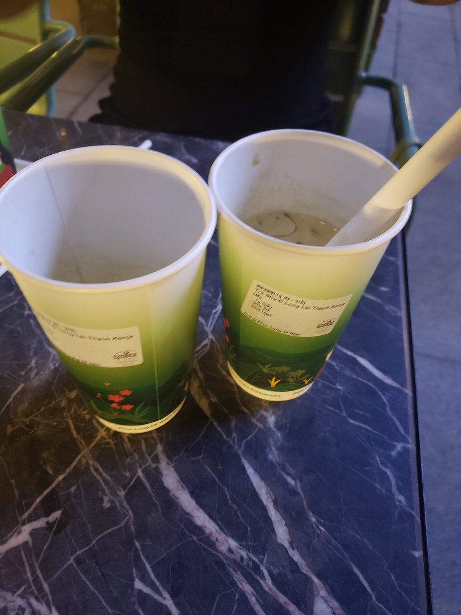 Milainsyd's tweet photo. Here is what you get if you order a cup of coffee or tea with NO ICE or LESS ICE in Vietnam 😂 (from Vietnamese Phuc Long coffee and tea chain)

Have you experienced this in your own country or somewhere else? Would you be surprised or just accept it as it is? 😆 https://t.co/uLQaMvYYGA