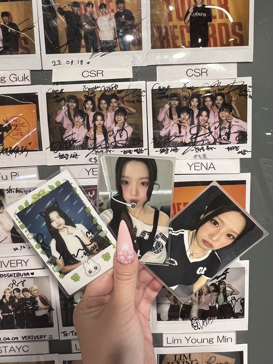 d_na0428's tweet photo. 𓂃🎀𓈒𓏸
-5.30-
-----------------------------------------

どぅなさん。
こないだ、久々にタワレコに。
仕事で外出した時サラッと行ったけど、
このチェキ見て癒された🥹💖💖
懐かしいね…逢いたいよ…
まだ体調は絶妙だけど頑張りたいお気持ち🥲✨

----------------------------------------- https://t.co/z0oHGUxnV9