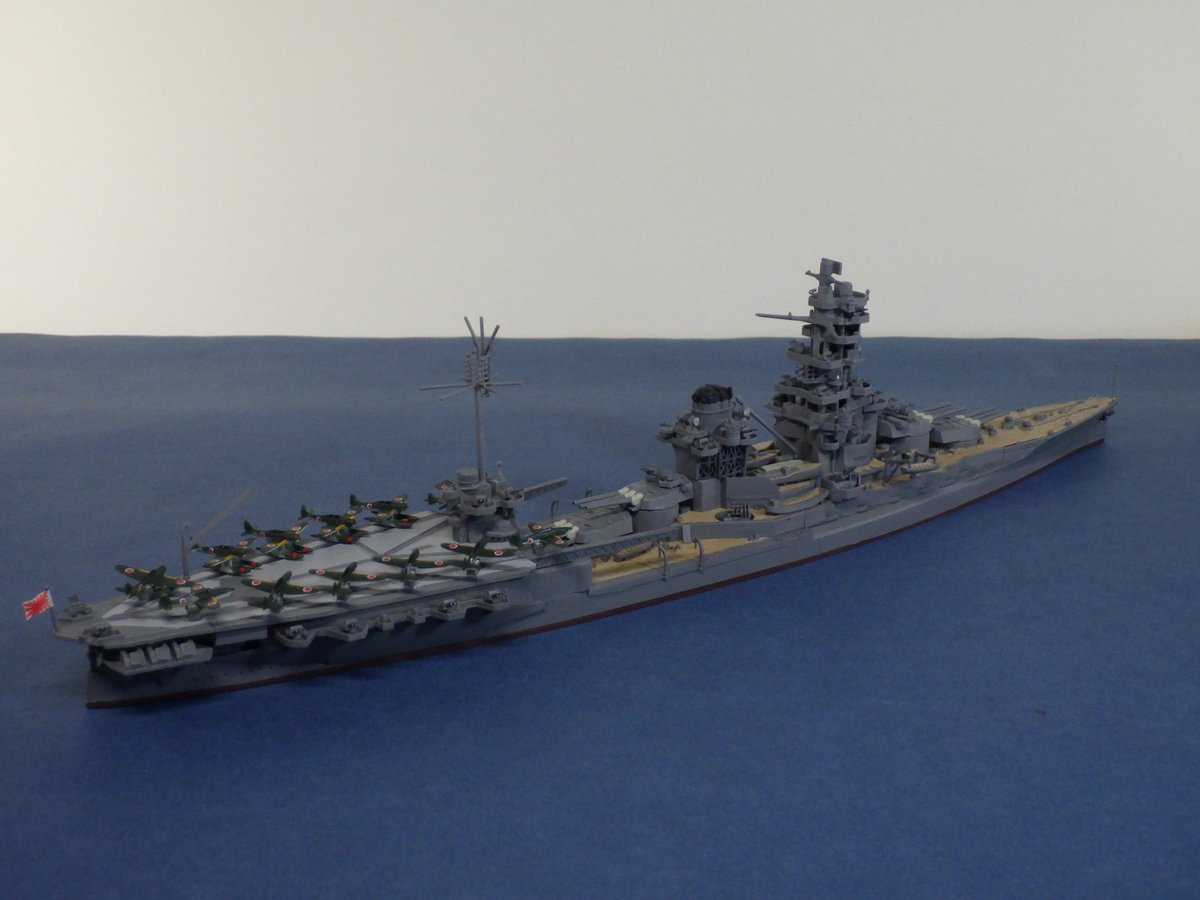 Orb_ask's tweet photo. 【完成】伊勢型戦艦二番艦　航空戦艦　日向・改
（ハセガワ1/700　架空改装）
主砲を35.6cm三連装砲（架空装備）に改装、主砲の「門数」については航空戦艦への改装前と同数を維持した。
（航空甲板で射界が大きく制限されるため、状況によっては改装前と同等の砲火力は発揮できないと考えられる） https://t.co/4uZhrdowPJ