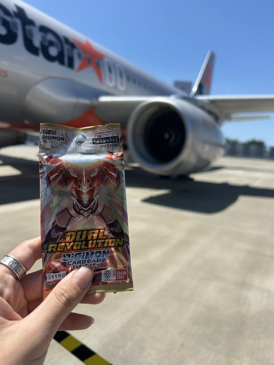 miyanery's tweet photo. #イチニチイチデジカチャレンジ 😉✈️

でましたわよ！グレイスノヴァよ！！！飛行機で開けたら銀河のてっぺんでたわよなにか意味を含んでいるのかしら🌌かっこいいのでオールオッケーね😎
#DUALREVOLUTION
#シク出るのちょっと早いんじゃないか
#あと17パック
#デジモンカードゲーム 
#digimon #デジカ https://t.co/pNr4hb2AGw