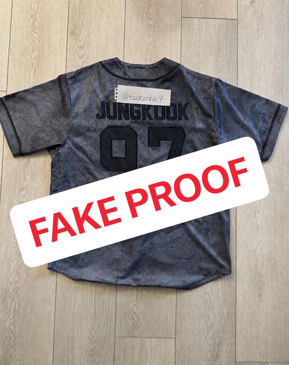 taeekookiee07's tweet photo. ‼️SCAMMER @phorimarket ‼️

I was supposed to buy a Jungkook Jersey from this seller but turns out it’s a scammer

They even used a QR PH code as a mode of payment. I asked for a proof and they sent me an AI generated proof with my username on it.

-Thread- https://t.co/gD3lIxRLfR