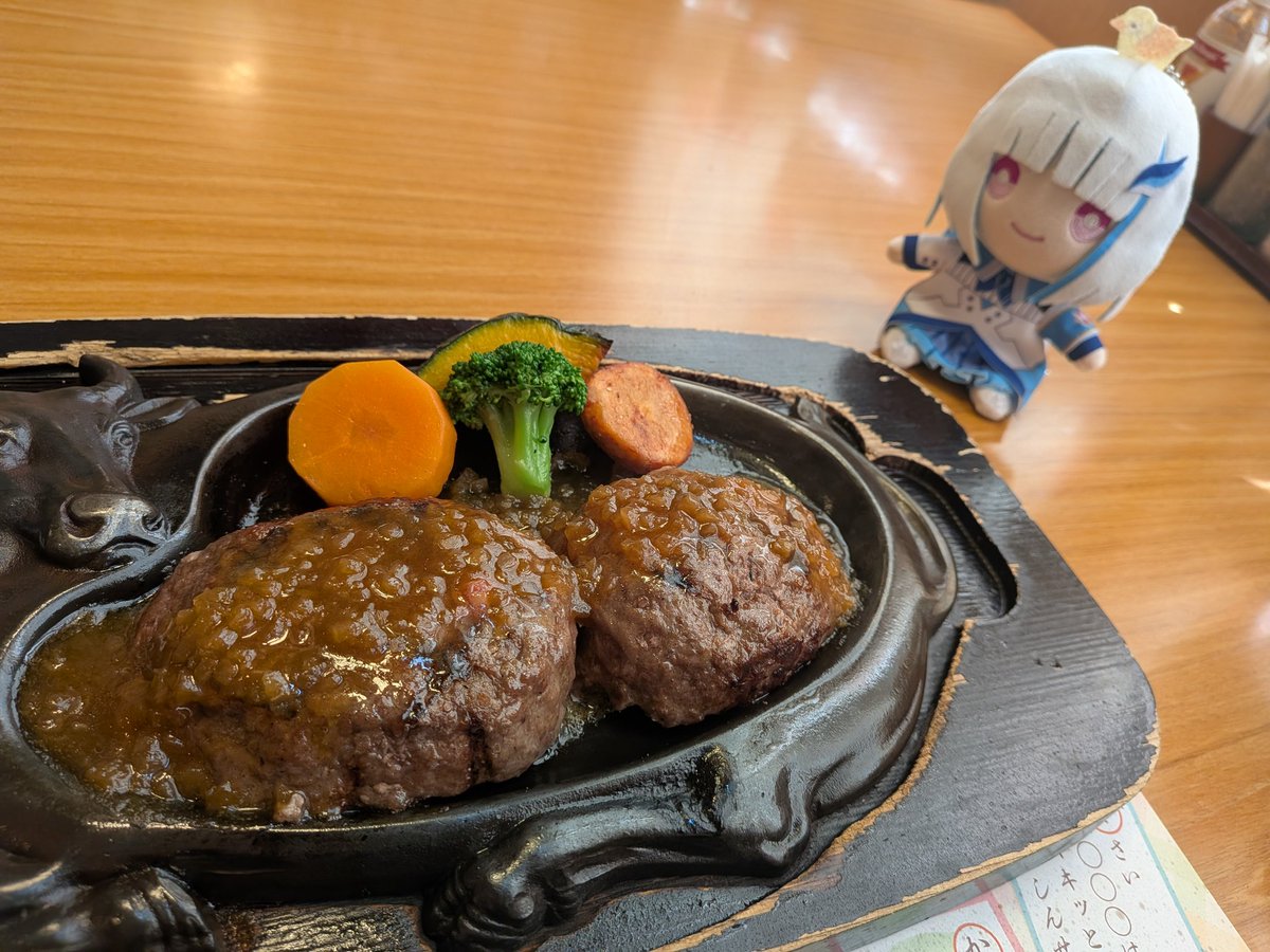 YAMAV10's tweet photo. さわやかのげんこつハンバーグですよリゼ様 https://t.co/Mhb9T8UX9x