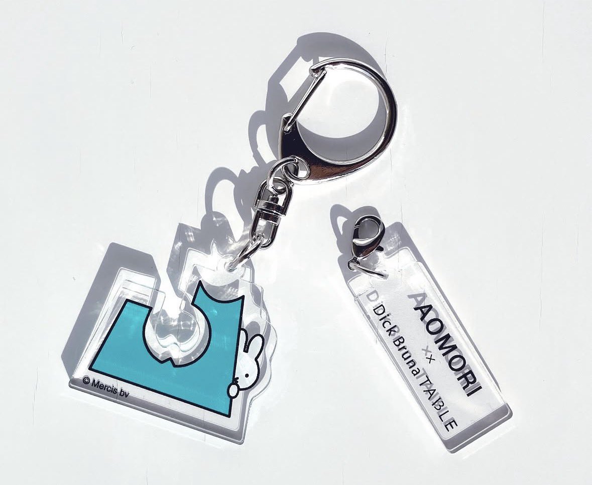 aomorijibasele's tweet photo. 【再入荷】
ミッフィー青森コラボグッズ
ただいま再入荷しました

🍎アクリルキーホルダー
🍎アクリルスタンド
🍎コラボトートM

#アスパム　#青森県地場セレクト　販売中

#青森市　#ミッフィー　#ミッフィー展 https://t.co/EzJrig8EUv