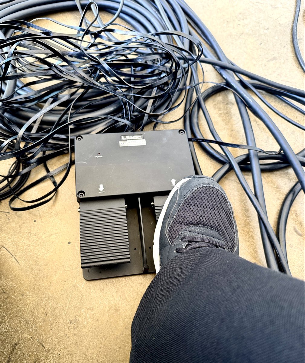 VIDEOthe's tweet photo. そしてFR7をLibec LX-ePed 2にSet On🔥 フットペダルでぺデスタルの昇降を遠隔操作♫ 

これでフルリモート https://t.co/8ShnH6reTG