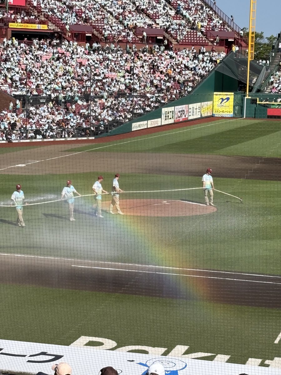 dekoi512's tweet photo. 水撒いて虹🌈 https://t.co/v8s6yY1OIA