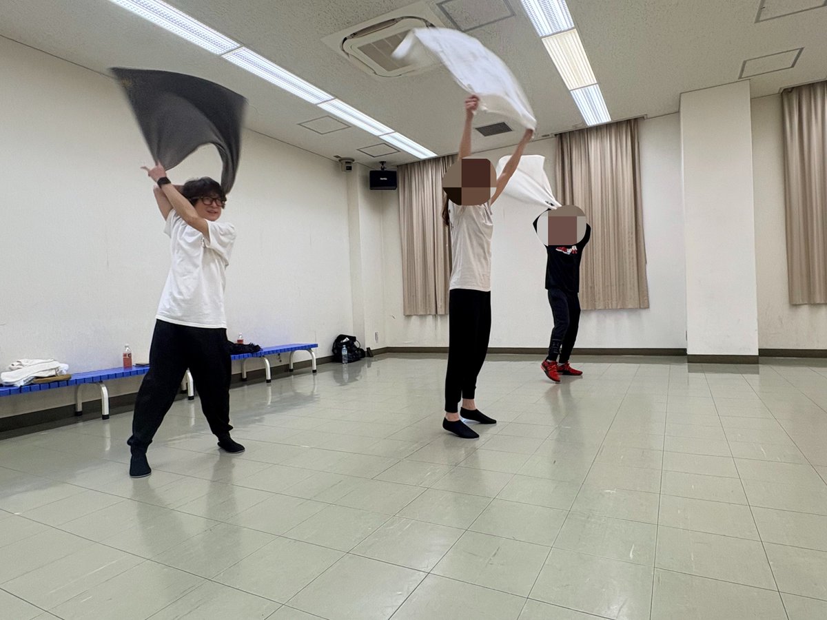 AUFGUSS_WAVE's tweet photo. 本日の練習会ありがとうございました🙏

皆が生徒であり先生🙆‍♀️
毎回思うけど、こういうのって本当に良い刺激になるなと思います。

出来なかった事が、次来る頃にはできてたり着実にステップアップしてる感じ😆

だから、気になる人は遠慮なくおいでよ🔥

また、いっぱい練習しましょー💪 https://t.co/EW33BRqgzm