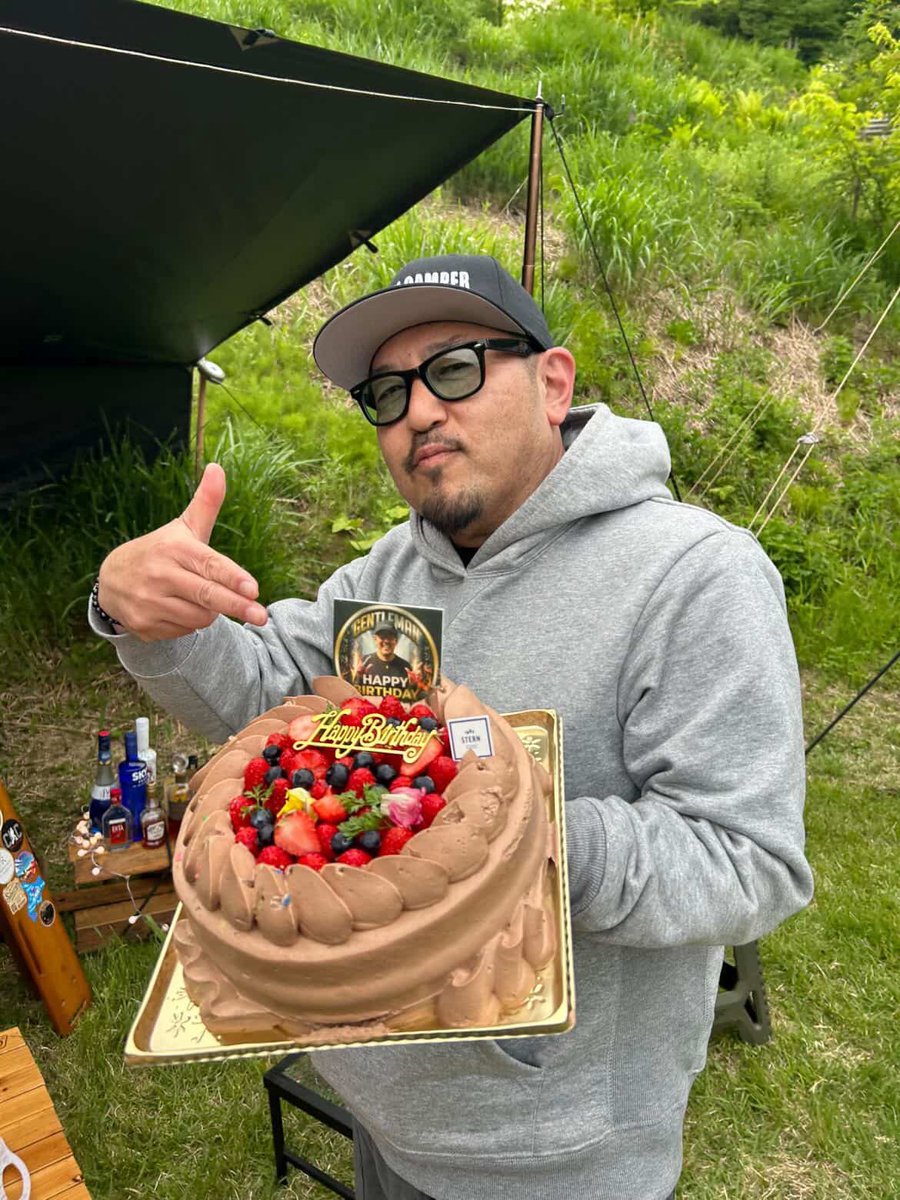 ysk_camp's tweet photo. 信州スモーク
アンバサダーキャンプ⛺️

誕生日数日前だったけど
サプライズでお祝いしてくれて
めちゃ感動した〜😭 https://t.co/yKxpHOFAB8