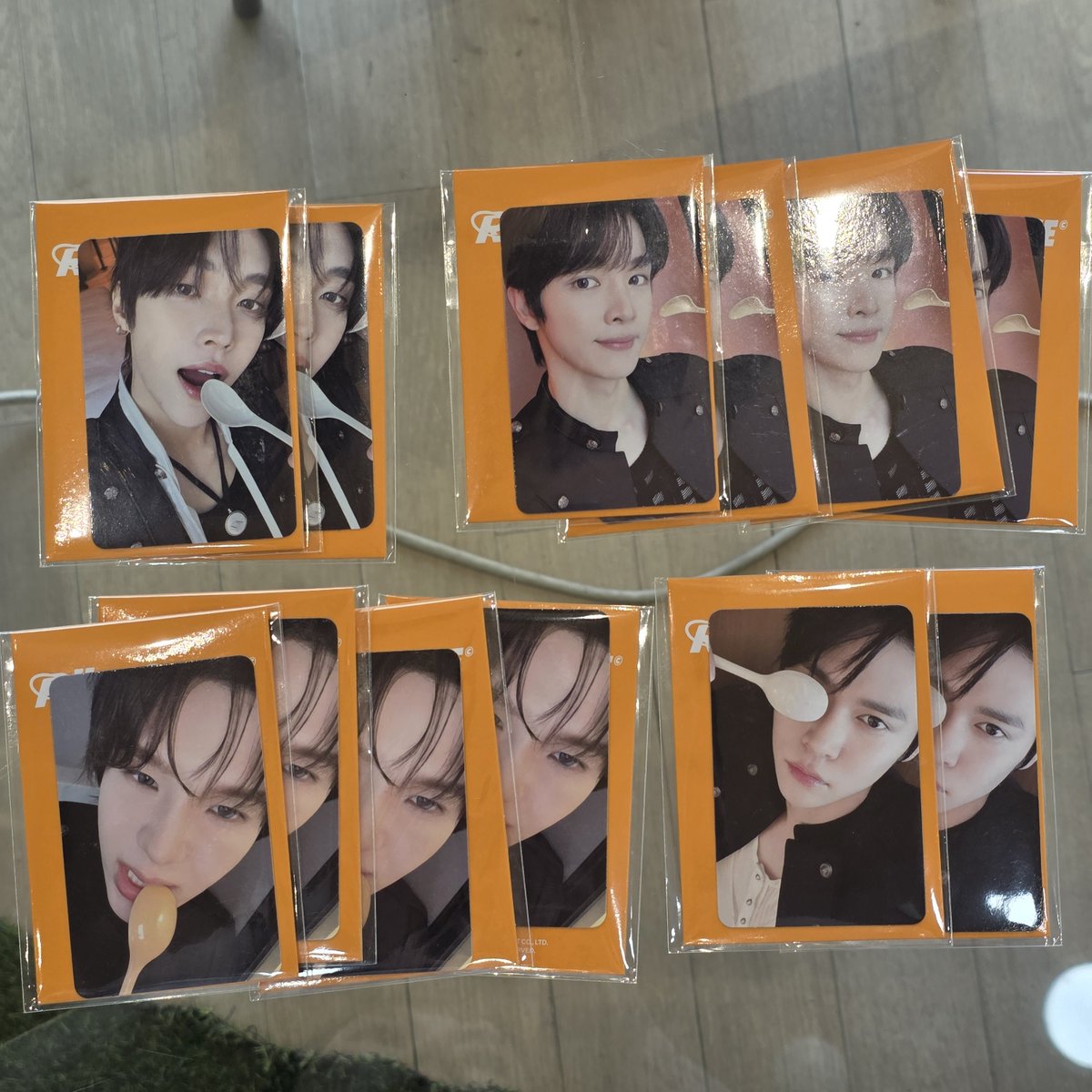 000122aktk's tweet photo. 라이즈 천일파티 트레카 교환 구해요

나 : 쇼타로 은석 성찬 원빈
🧡 : 앤톤 소희 (사원증으로 교환 구해요)
n:1가능 양도도 받습니다 ㅠㅠ https://t.co/FnWKYsml4W